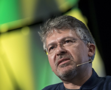 Глава отдела искусственного интеллекта в Google перешел в Apple