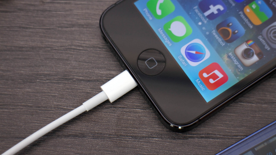 iPhone не заряжается, что делать?
