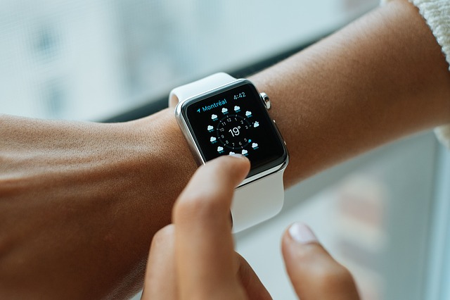 Apple Watch из титана и керамики – пятое поколение умных часов от Apple